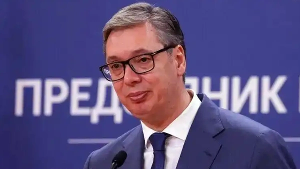 塞尔维亚总统武契奇抵达北京开始访华